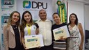 Aluna do Campus Valença recebe premiação em concurso de redação da DPU